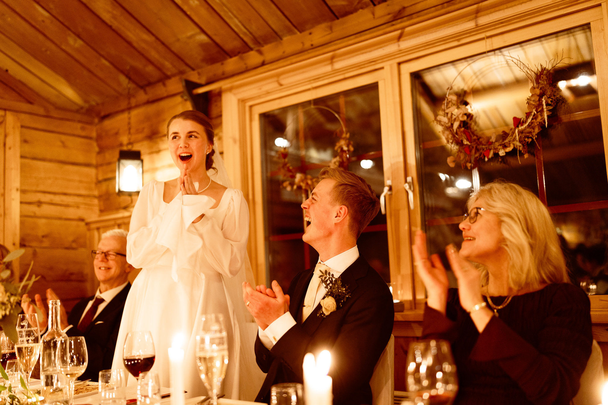 Läs mer om artikeln Så får ni ett bröllop där energin aldrig dalar (och ett tips om tårtan!)